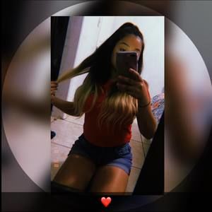 Meet your Posher, Mía